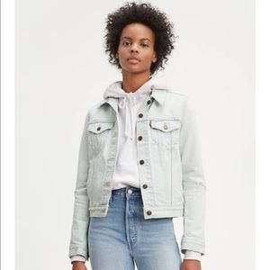 NWT Levi’s Original Trucker Distressed Jacket Sz M